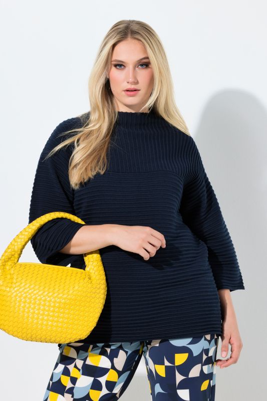 Sweat-shirt en maille côtelée horizontale et verticale, col montant et manches 3/4