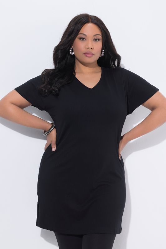 T-shirt long, manches courtes et décolleté en V, coupe évasée