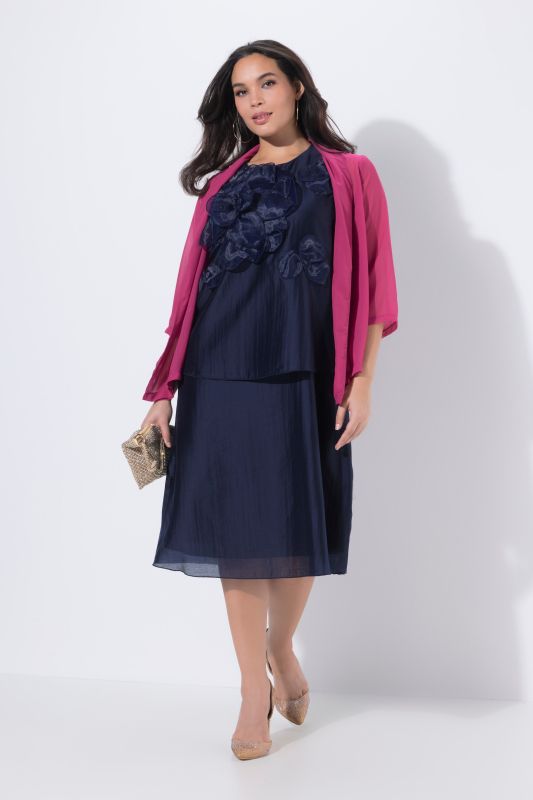 Robe midi sans manches en mousseline, décolleté rond et applications fleurs