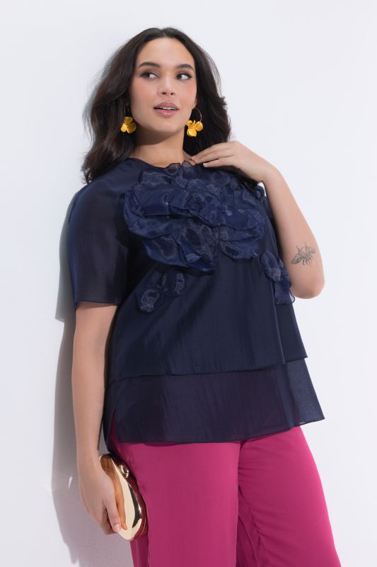 Blouse en mousseline, applications fleurs et décolleté rond