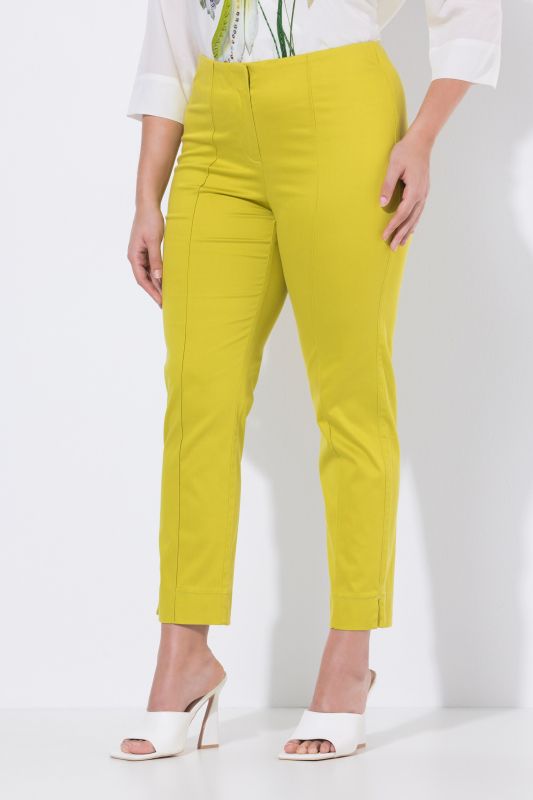 Pantalon, jambe slim. Taille élastique. Plis fantaisie. Petites fentes aux chevilles