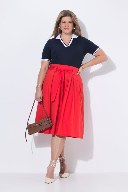 Jupe plissée, coupe évasée. Taille confortable à cordon