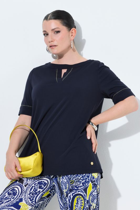 T-shirt en point de Rome, liserés fantaisie, manches courtes et encolure bateau, coupe évasée