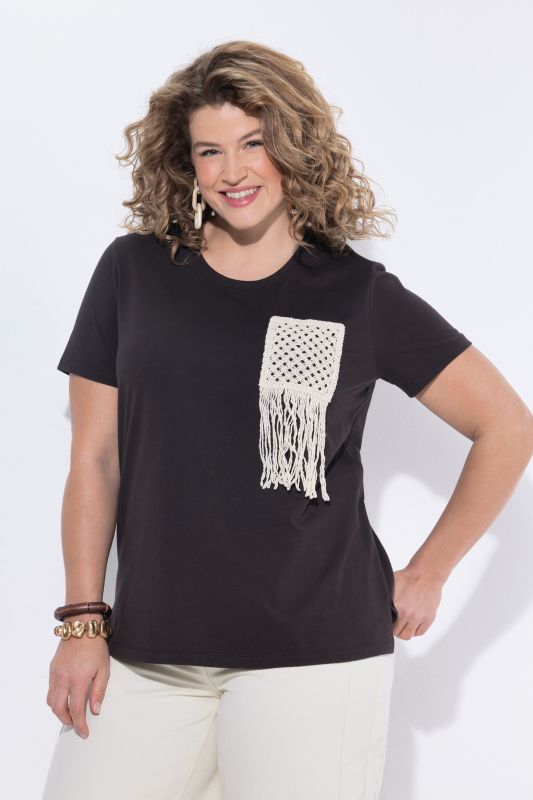T-shirt en coton bio, poche poitrine en crochet, col rond et manches courtes
