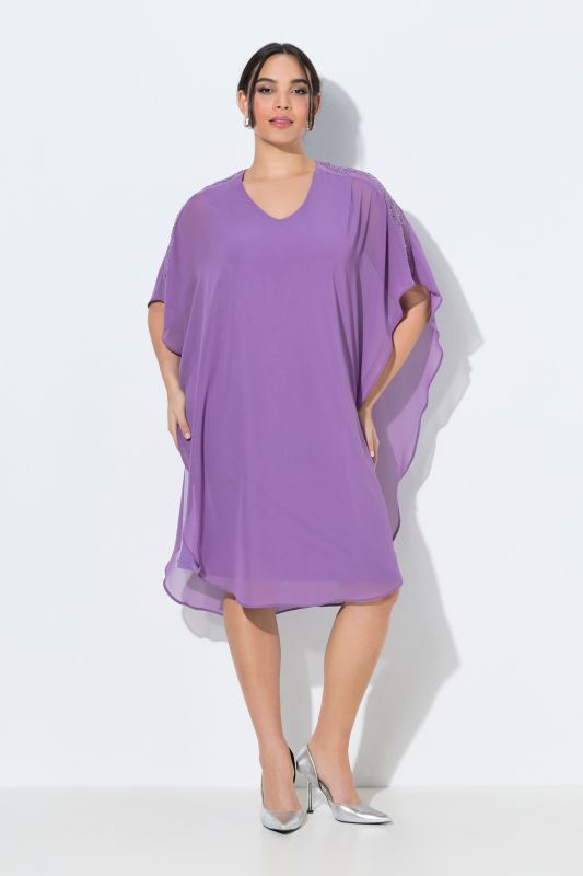 Robe en mousseline, multicouche. Décolleté V, manches 3/4