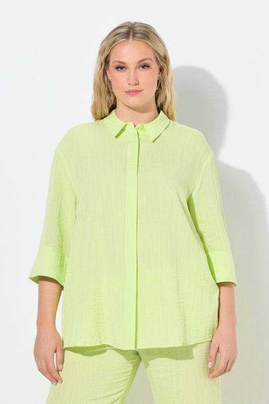 Chemisier à pli d'aisance. Manches 3/4 et col classique. Coupe évasée