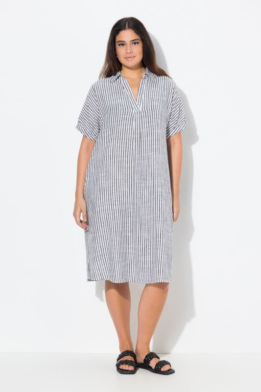Robe oversize en lin mélangé. Rayures. Col chemise et manches courtes