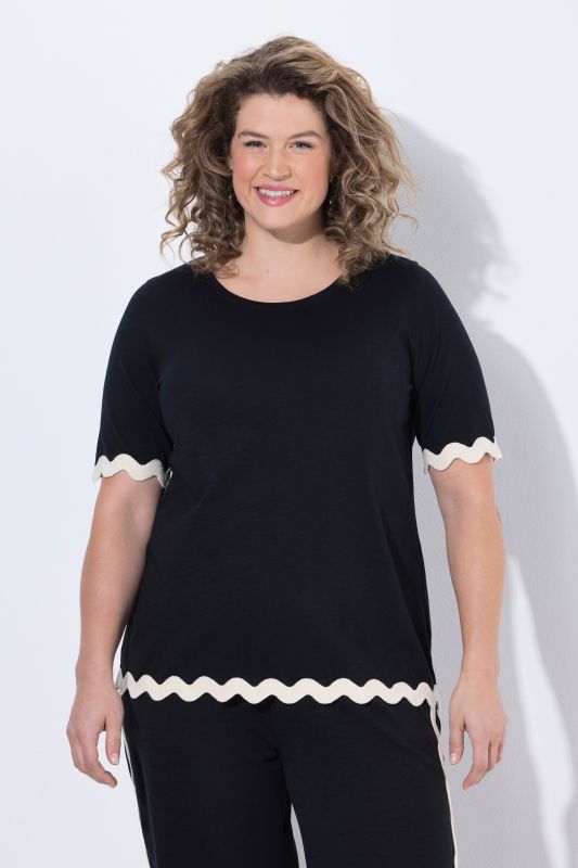 T-shirt en coton bio, bordures fantaisie, col rond et manches courtes