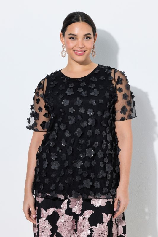 Blouse avec applications florales, décolleté rond et manches courtes