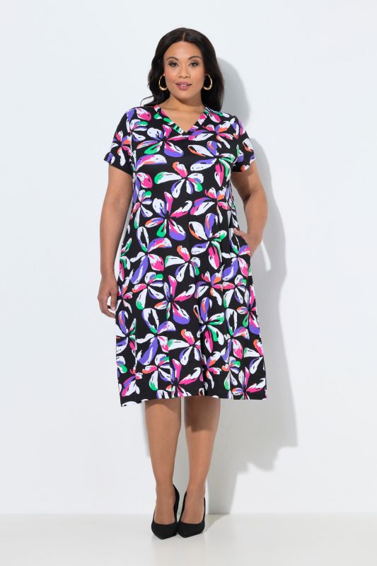 Robe midi motif floral, avec poches, décolleté en V et manches courtes, coupe évasée