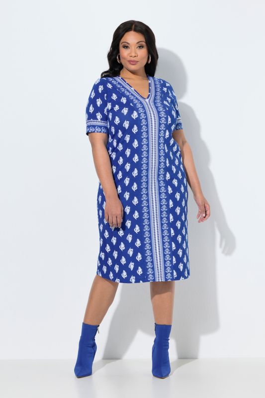 Robe midii motif ethnique, décolleté en V et manches courtes