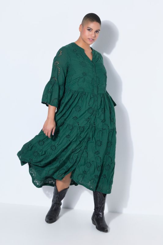 Robe maxi à volants. Manches 3/4 et broderie ajourée