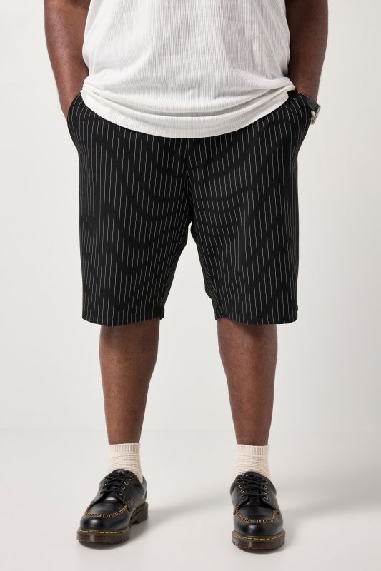 Bermuda STHUGE en molleton Interlock, fines rayures et coupe Loose Fit - jusqu'à la taille 74