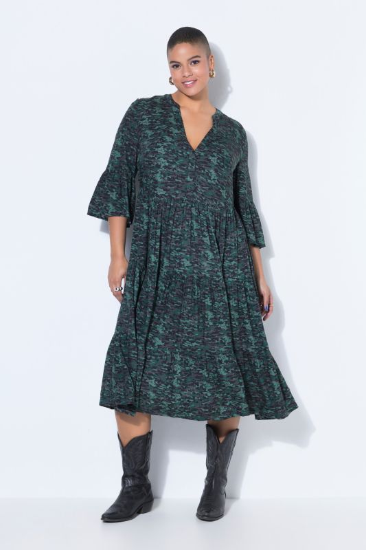 Robe évasée à manches 3/4 et coupe maxi, motif camouflage