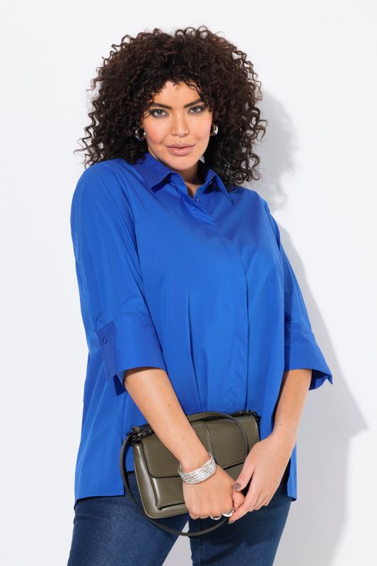 Chemisier à pli d'aisance. Manches 3/4 et col classique. Coupe évasée