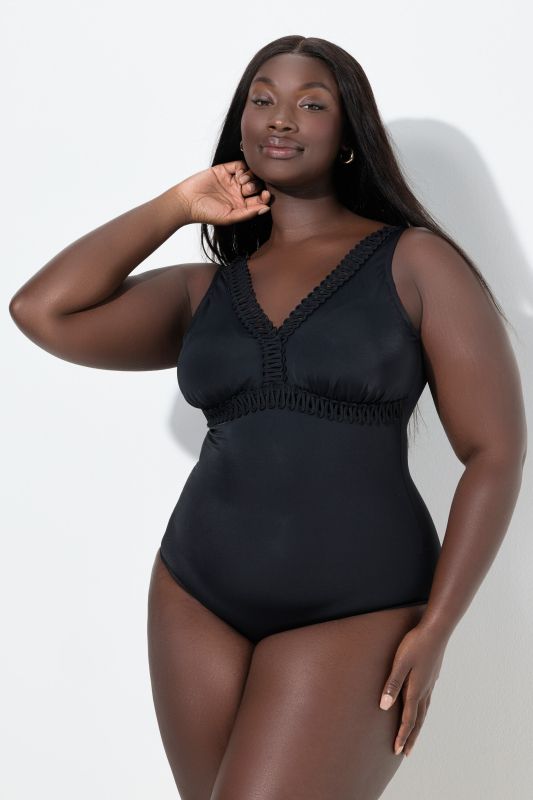 Maillot de bain à bonnets souples et galon fantaisie. Dos plongeant. Matière recyclée