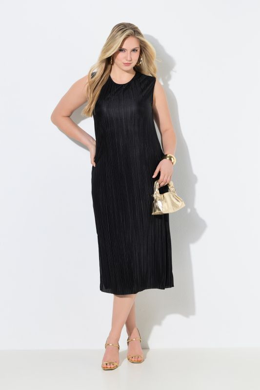 Robe midi plissée. Sans manches. Encolure ronde