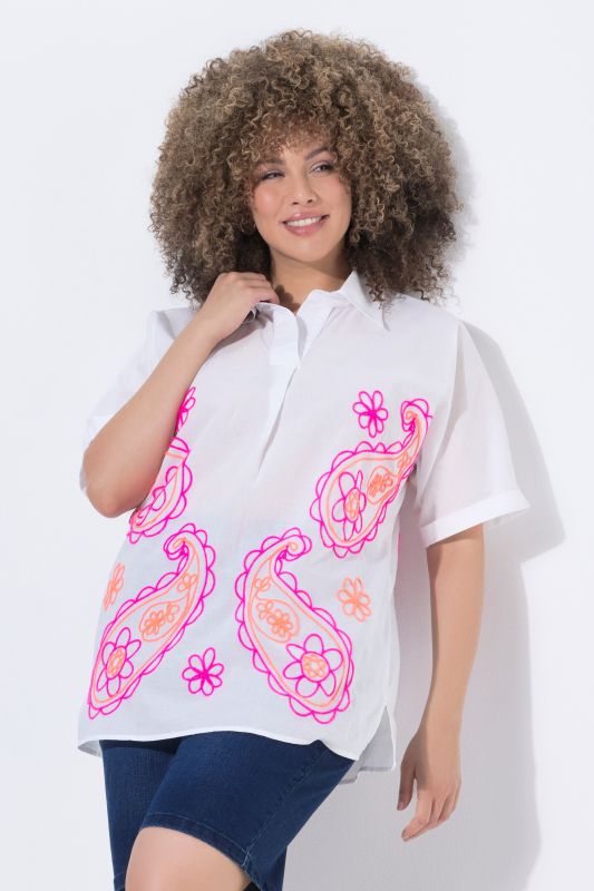 Blouse oversize, broderies motif cachemire, décolleté V et manches courtes