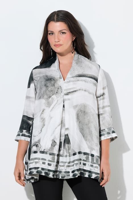 Blouse en satin, bordures contrastantes, col calice et manches 3/4, coupe évasée