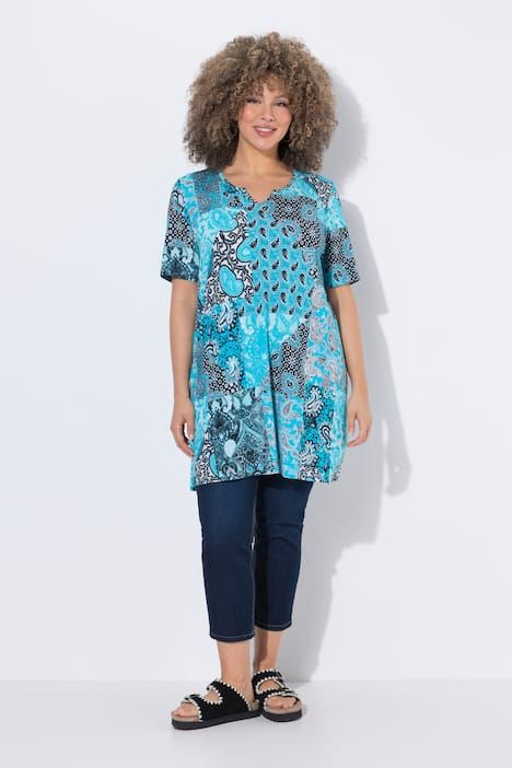 T-shirt avec jeu de motifs, manches courtes et col tunisien, coupe évasée