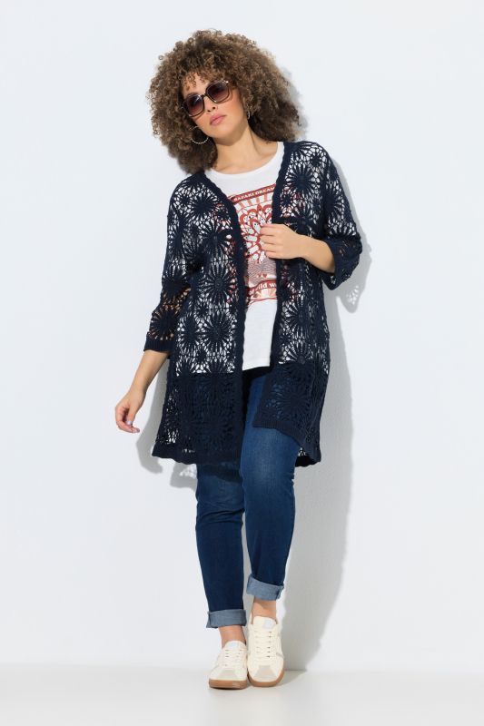 Cardigan, motif floral. Col V et manches longues. Finitions vague