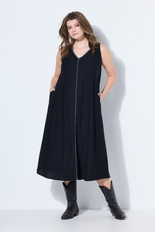 Robe longue évasée, liserés, sans manches