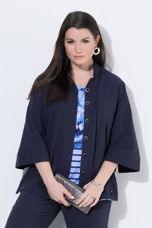 Veste texturée, manches 3/4 et col montant, coupe évasée