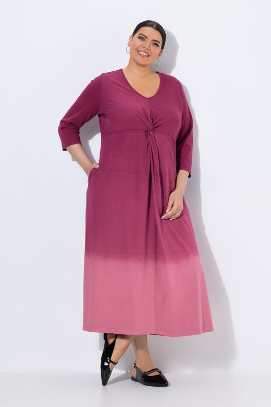 Robe en jersey motif batik, décolleté en V et manches 3/4, coupe évasée