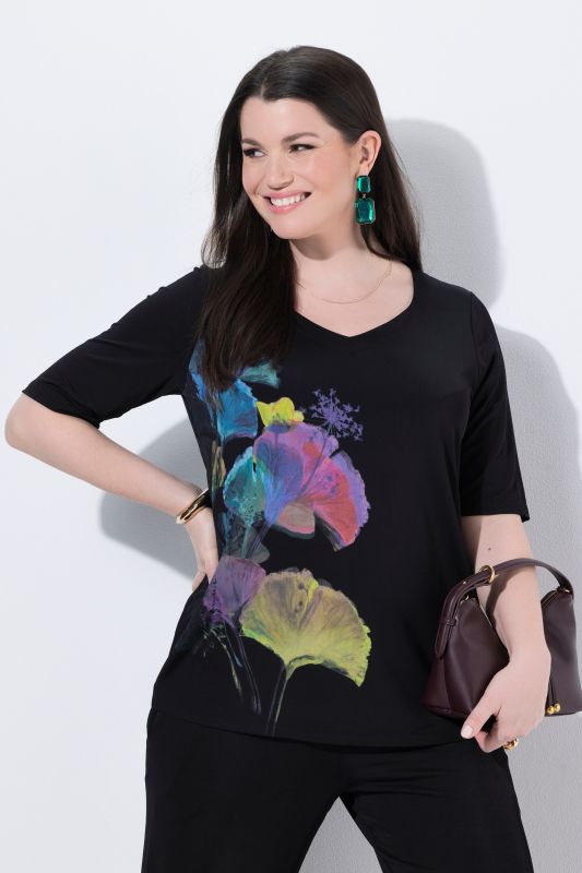 T-shirt au tombé fluide, motif feuilles de ginkgo, manches courtes et décolleté en forme de cœur, coupe Classic Fit