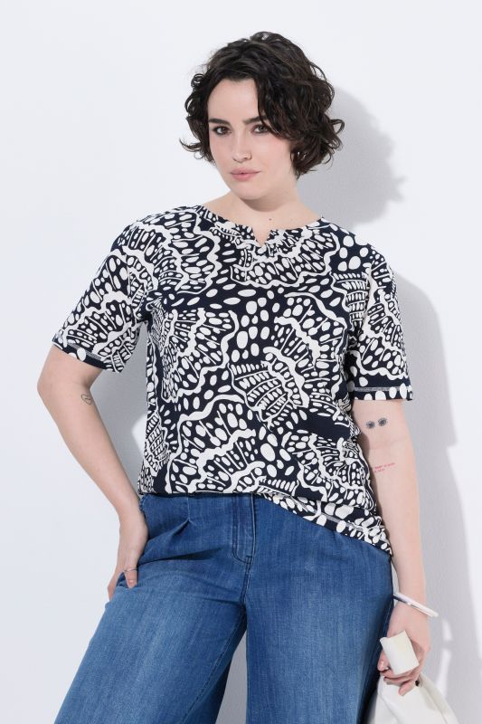 T-shirt oversize avec motif coquillages, col tunisien et manches courtes