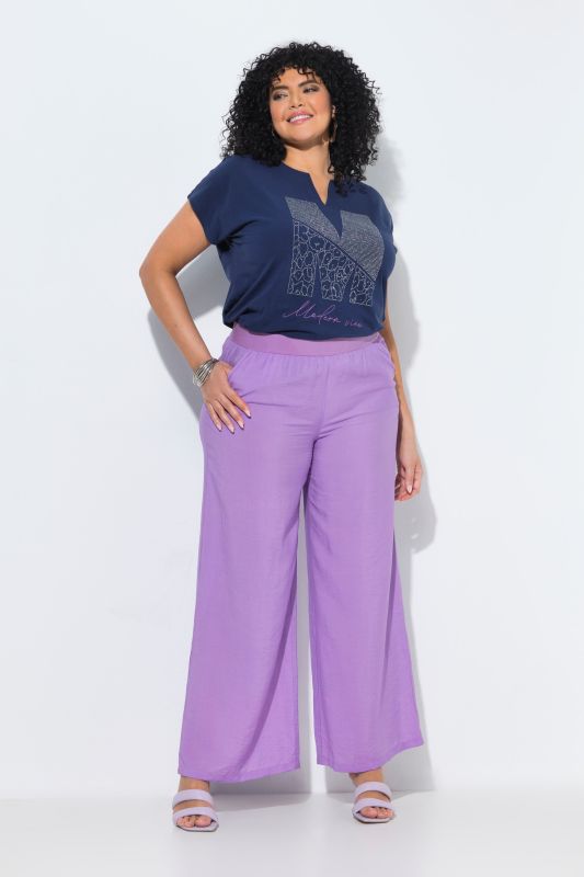 Pantalon à enfiler à tissu texturé. Taille élastique et jambe large