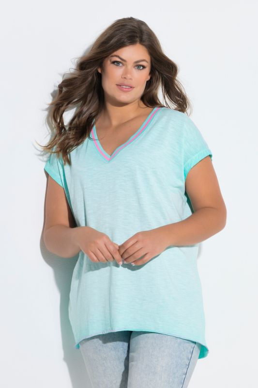 T-shirt décolleté en V et manches courtes