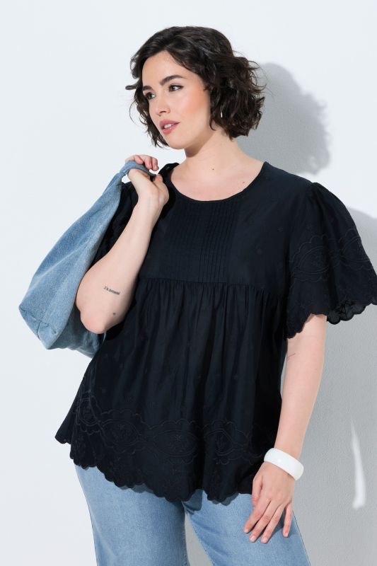 T-shirt avec broderies et passepoils, manches courtes et décolleté rond, coupe évasée