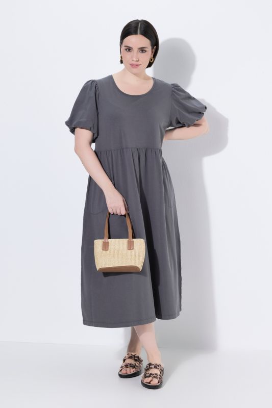 Robe longue, coupe A, col rond, manches courtes ballon, poches