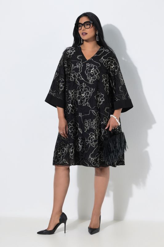 Robe en soie mélangée, manches 3/4 en cloche et décolleté en V, coupe évasée