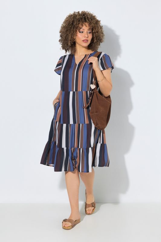 Robe à rayures, manches volantées et décolleté rond