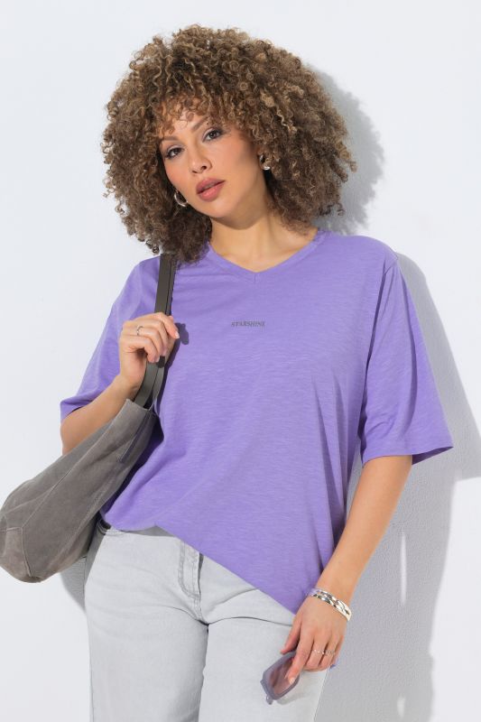 T-shirt avec petit imprimé, décolleté en V et manches courtes, coupe Relaxed Fit