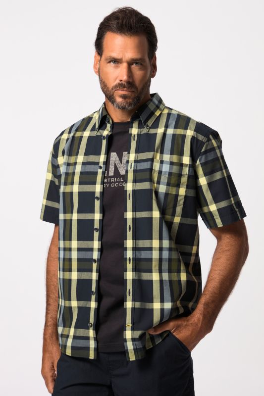 Chemise à carreaux. Manches courtes et col à pointes boutonnées. Coupe Modern Fit, jusqu'au 8XL.