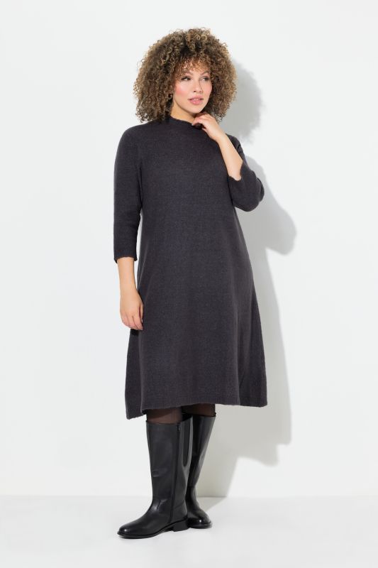 Robe en maille, manches 3/4 et col montant, coupe évasée