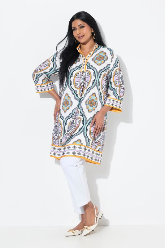 Tunique en satin, motif fantaisie, coupe évasée, col montant et manches 3/4
