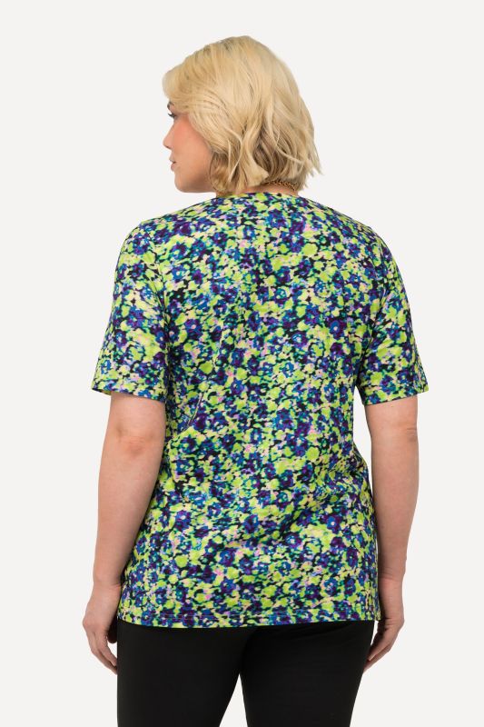 T-shirt long floral à manches courtes. Ligne A et col V