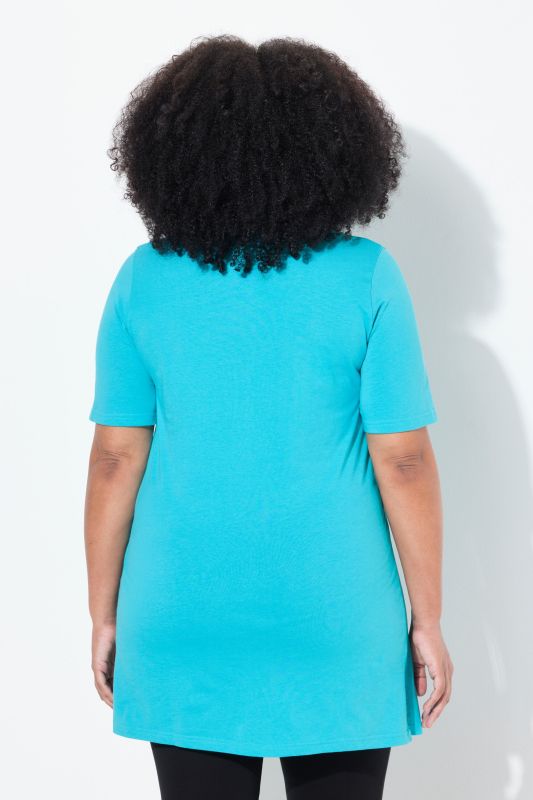 T-shirt long, manches courtes et col en V, coupe évasée