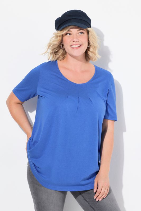 T-shirt en modal. Plis fantaisie, col rond et manches courtes. Coupe évasée.