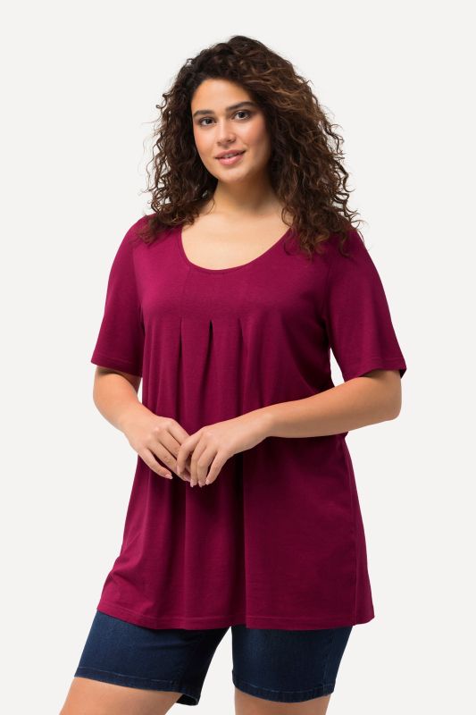 T-shirt en modal. Plis fantaisie, col rond et manches courtes. Coupe évasée.