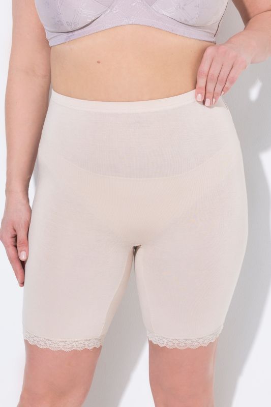 Cycliste, bas de jambe rehaussé de dentelle, bambou