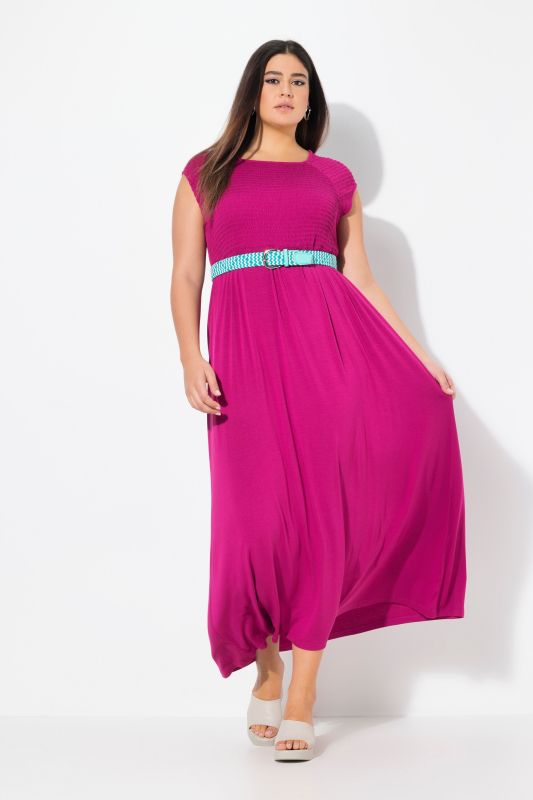 Robe smockée trapèze, décolleté carré et manches courtes