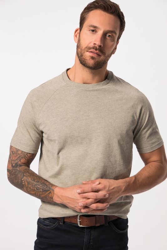 T-shirt à manches courtes. Col rond, collection Basic. Jusqu'au 8XL.