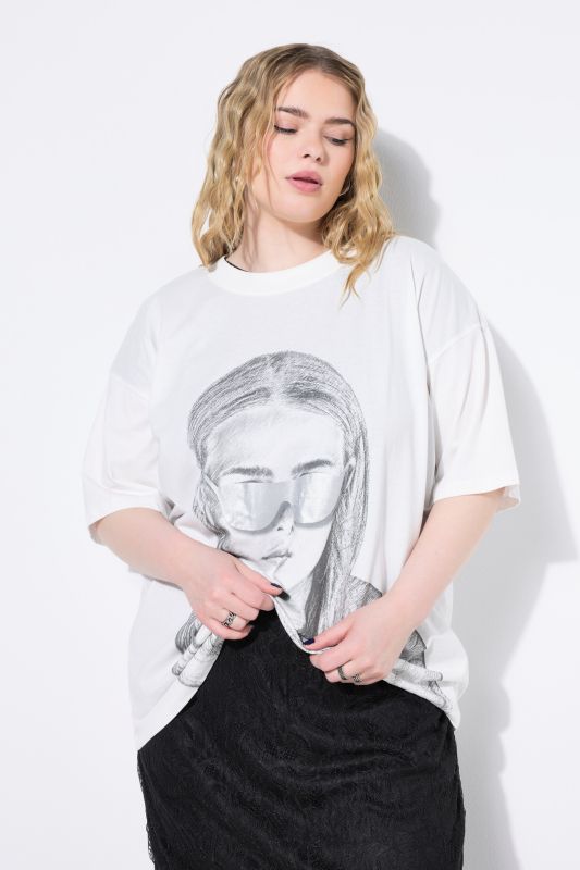 T-shirt oversize, portrait de femme