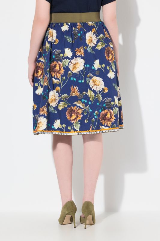 Jupe trapèze style tyrolien avec taille élastique, rubans fantaisie et dentelle
