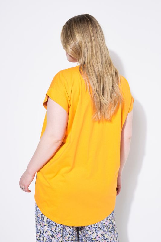 T-shirt oversize, base arrondie